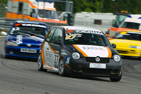 Frederik Vodder tog sine første pokaler i 1600 Challenge efter et kursus hos Drive4Fun.